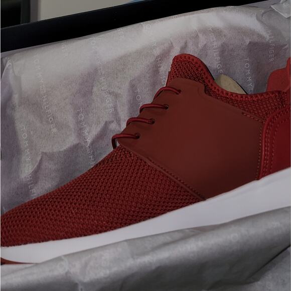TOMMY HILFIGER NWT WOMENS SLIPON SNEAKERS - Picture 1 of 8